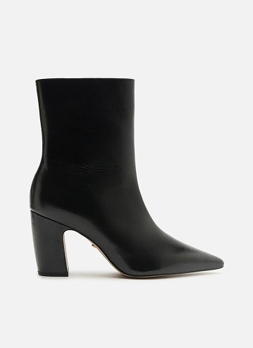 Bota preta couro cano médio bico fino zíper