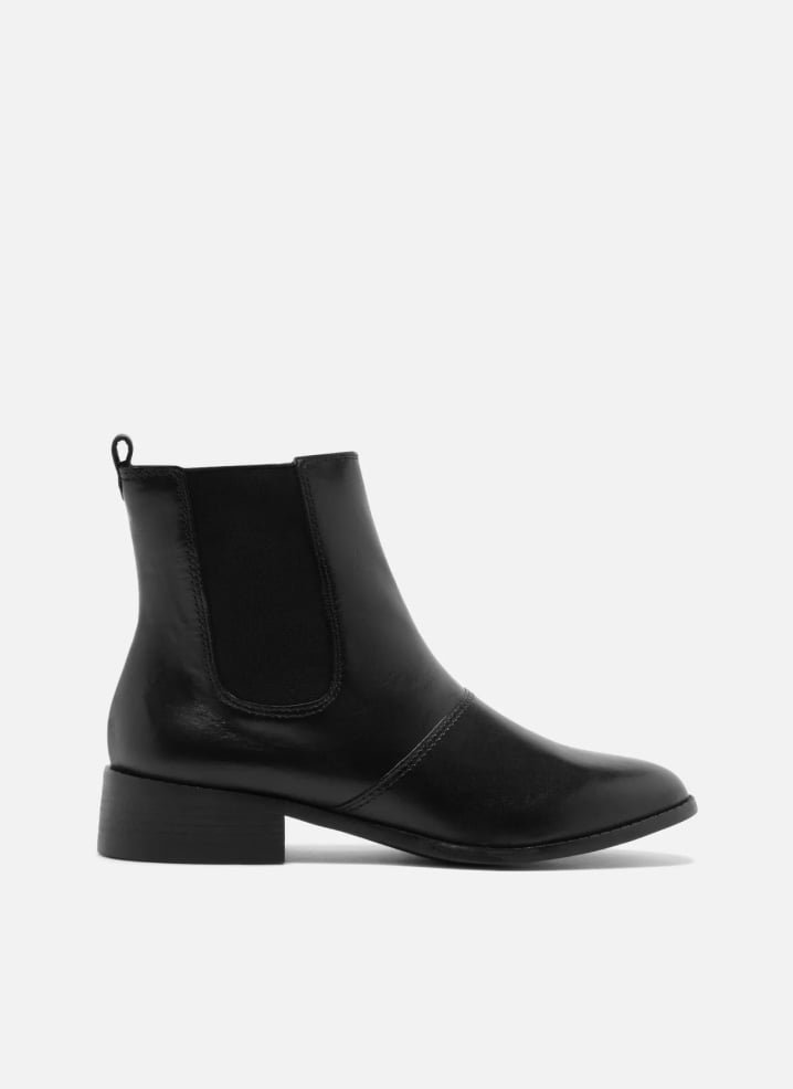 Bota preta couro cano médio salto bloco