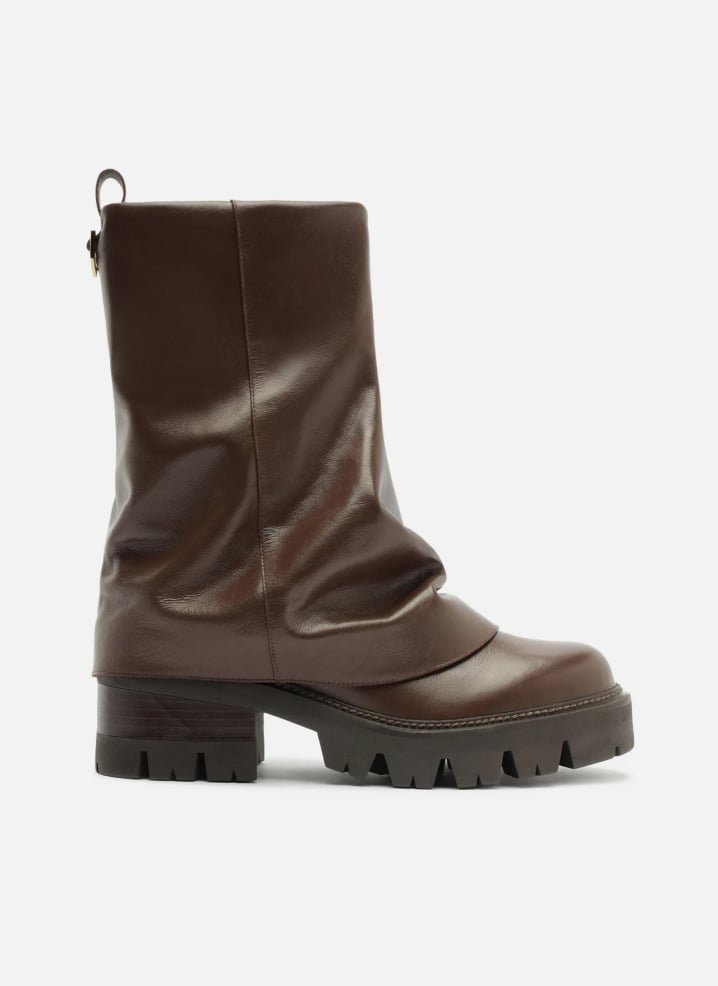 Bota marrom couro salto tratorado