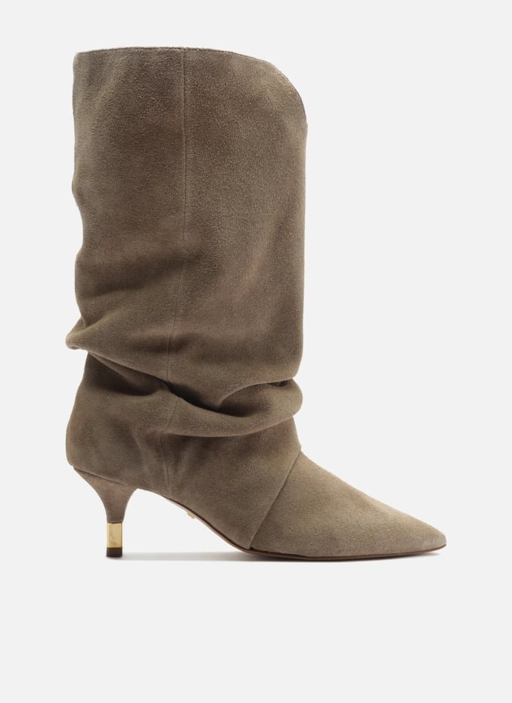 Bota cinza camurça cano médio salto fino slouch