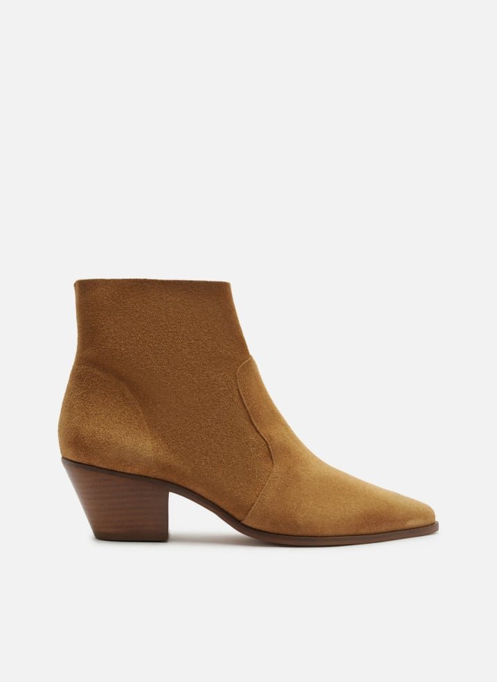 Bota marrom camurça cano curto bico fino