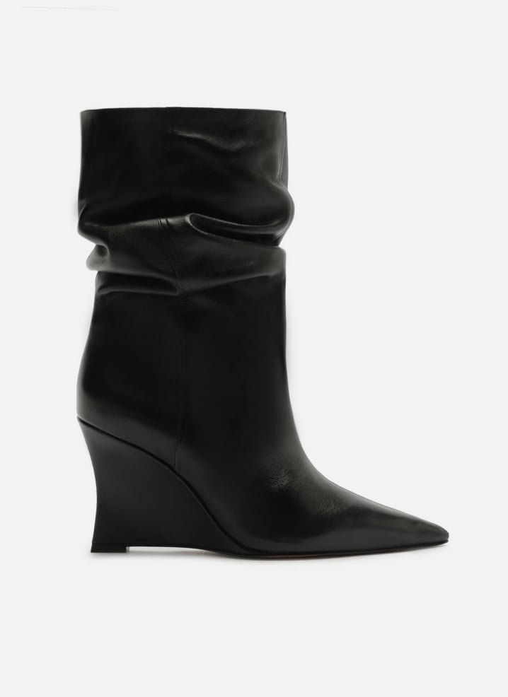 Bota preta couro salto anabela alto slouchy