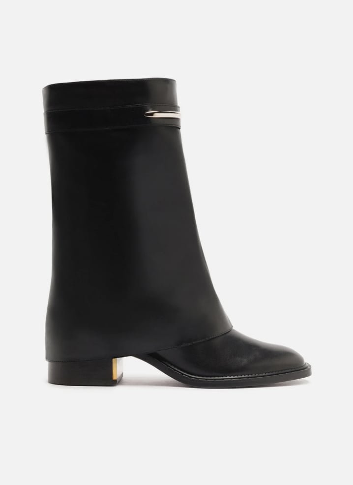 Bota preta couro cano médio polaina metal
