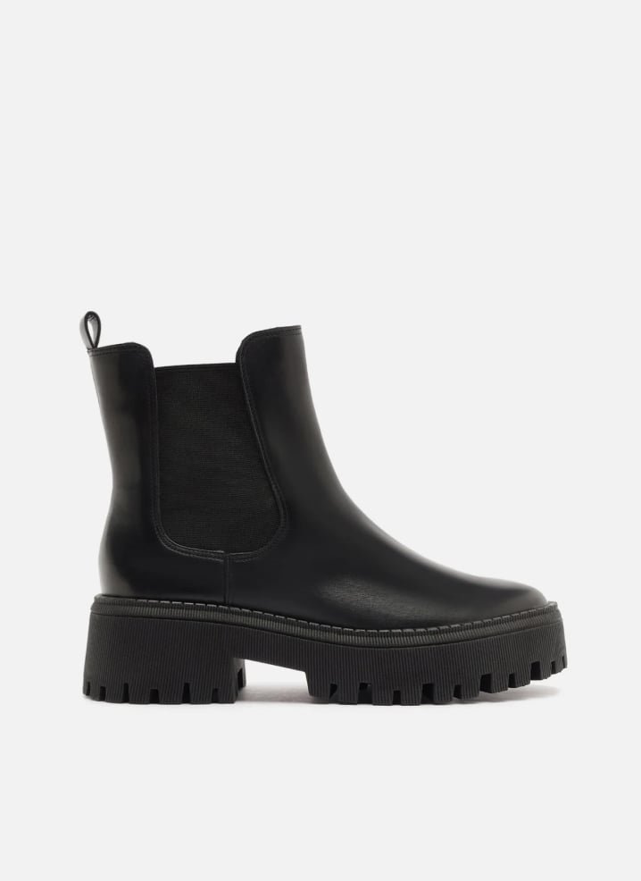 Bota preta couro cano curto salto tratorado