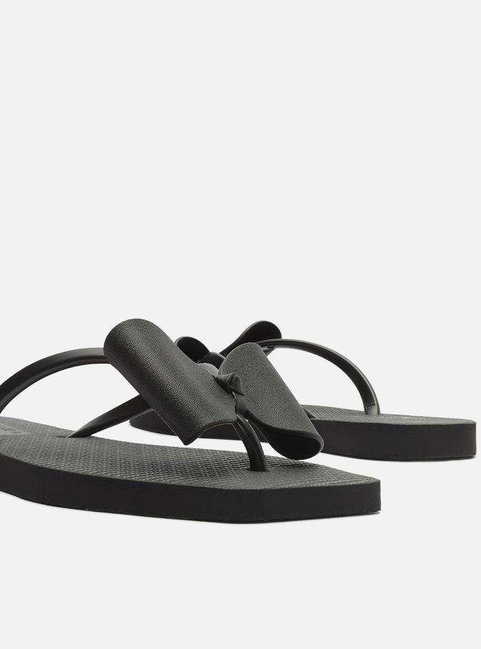Chinelo de Dedo Preto Square Minnie