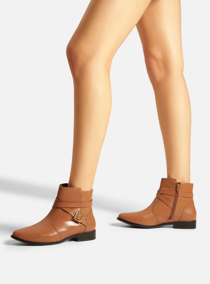 Bota Marrom Couro Cano Curto Salto Baixo Tira