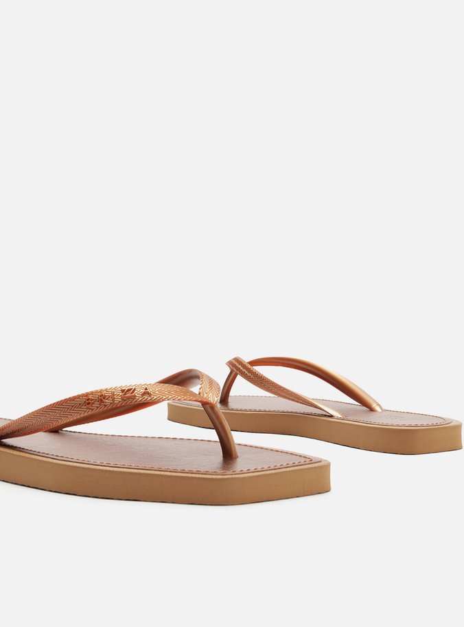 Chinelo Metalizado Bico Quadrado Brizza