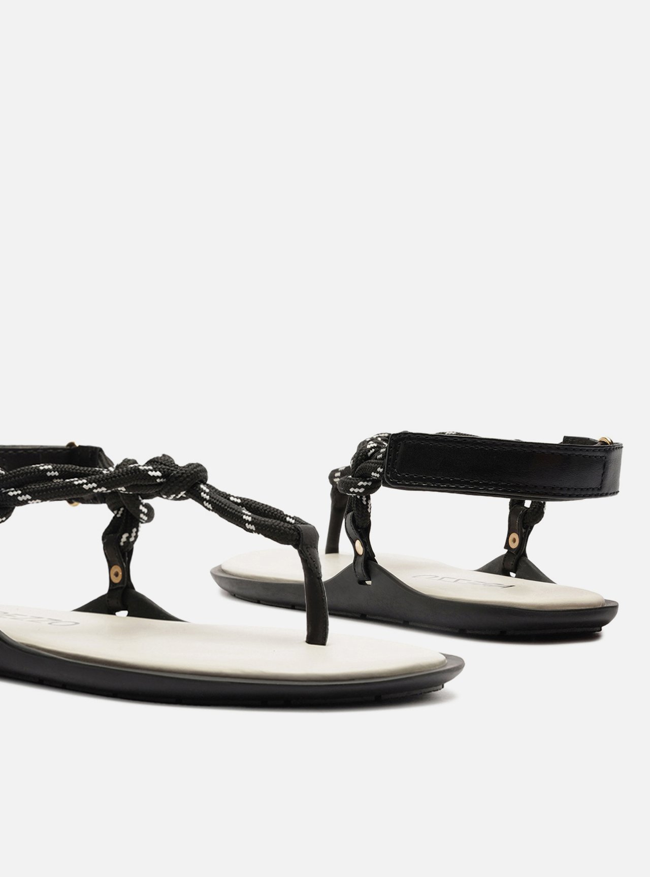 Sandália Rasteira Preta Couro Custom Anklet — foto 4
