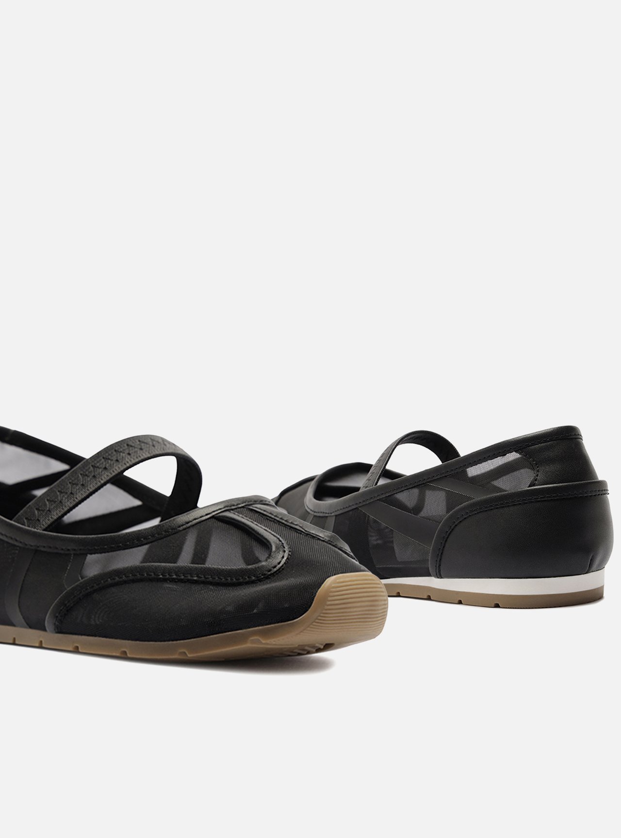 Tênis Preto Bico Redondo Slip On — foto 4
