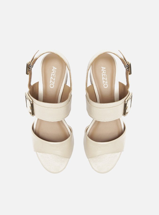 Sandália Off-White Fivela