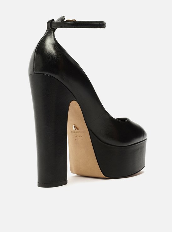 Scarpin Preto Couro Meia Pata Bloco
