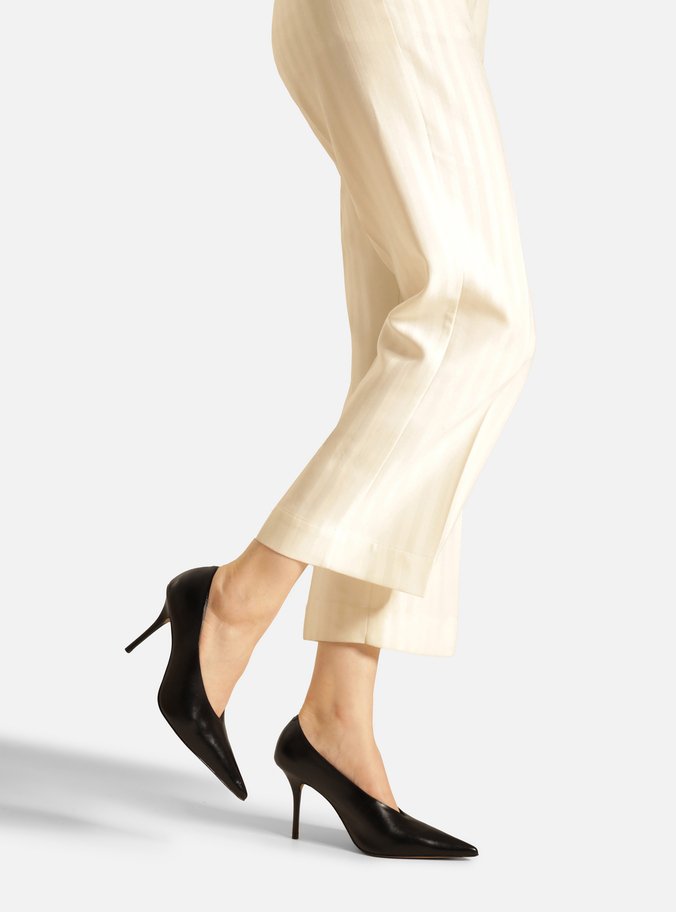 Scarpin Preto Couro Salto Alto Fino Modern