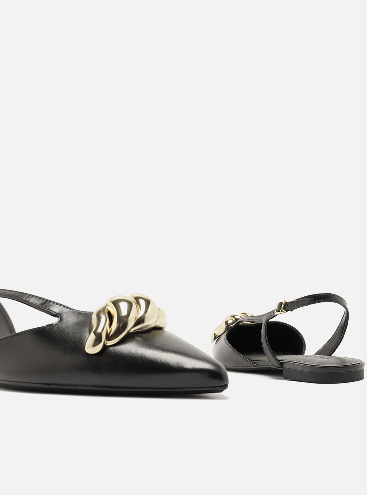 Sapatilha Preta Couro Bico Fino Slingback — foto 4