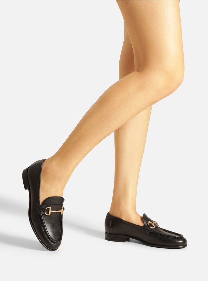 Mocassim Preto Couro Tira Bridão Metálico