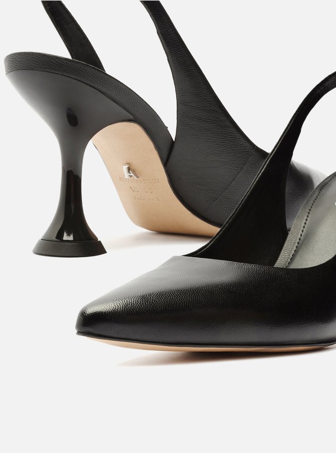 Scarpin Preto Couro Salto Taça Slingback
