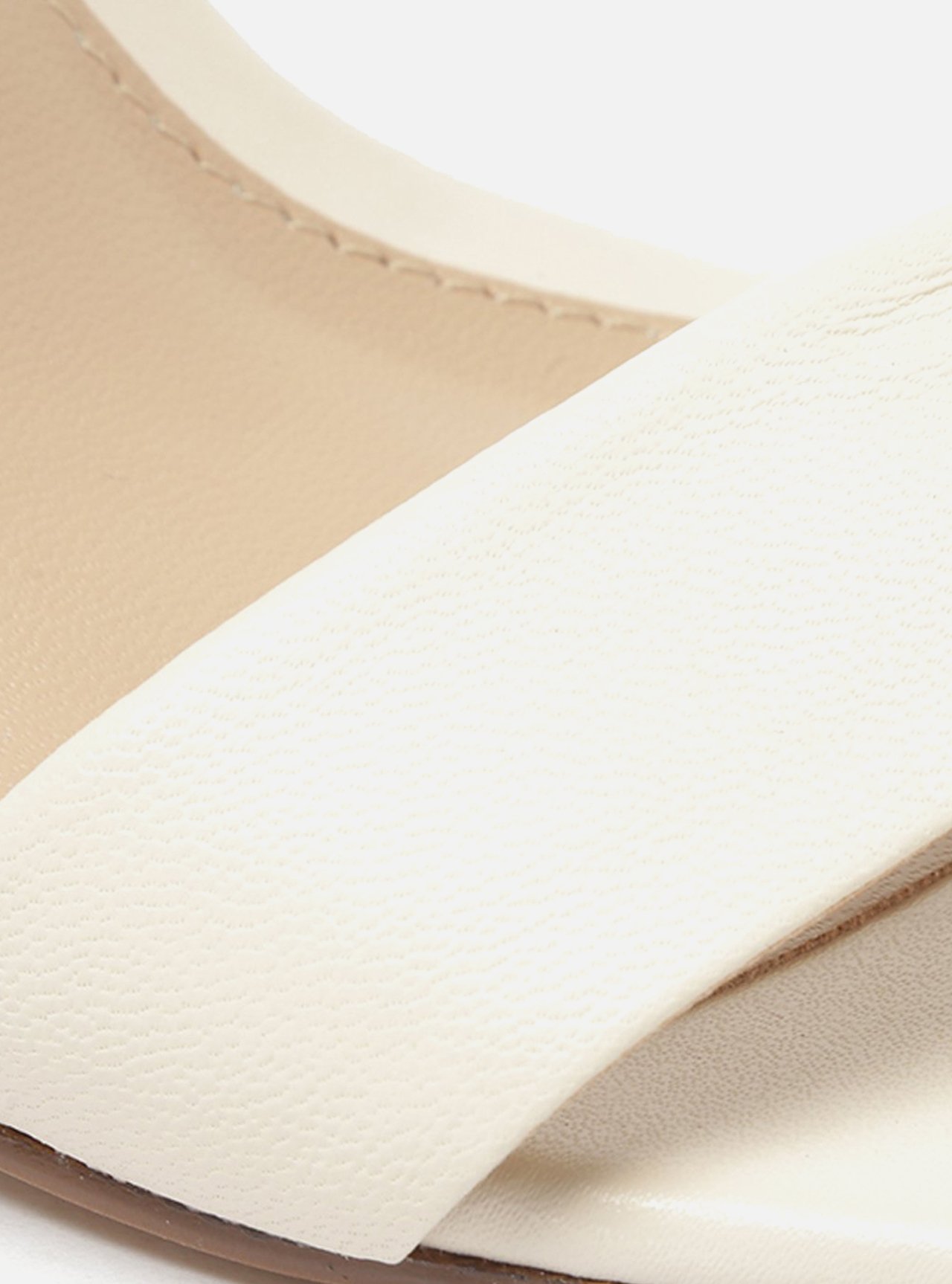 Sandália Off-White Couro Salto Alto Bloco Isabelli — foto 6
