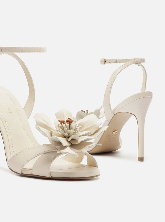 Sandália Branca Couro Salto Fino Flor