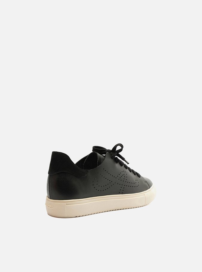 Tênis Preto Couro A Perfuração