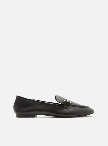 Mocassim Preto Couro Bridão Metálico Moderno