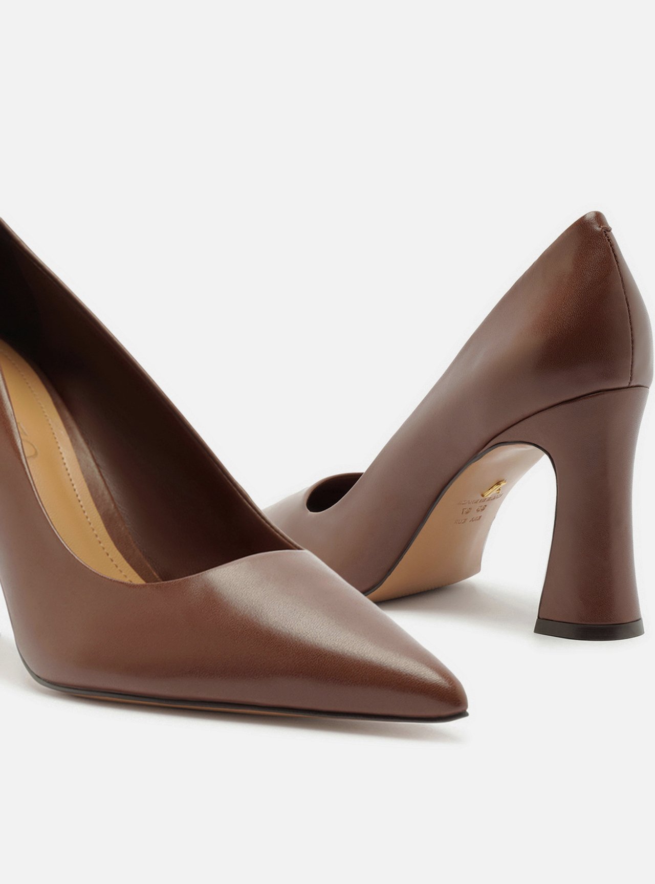 Scarpin Marrom Couro Salto Alto Bloco Flare — foto 4