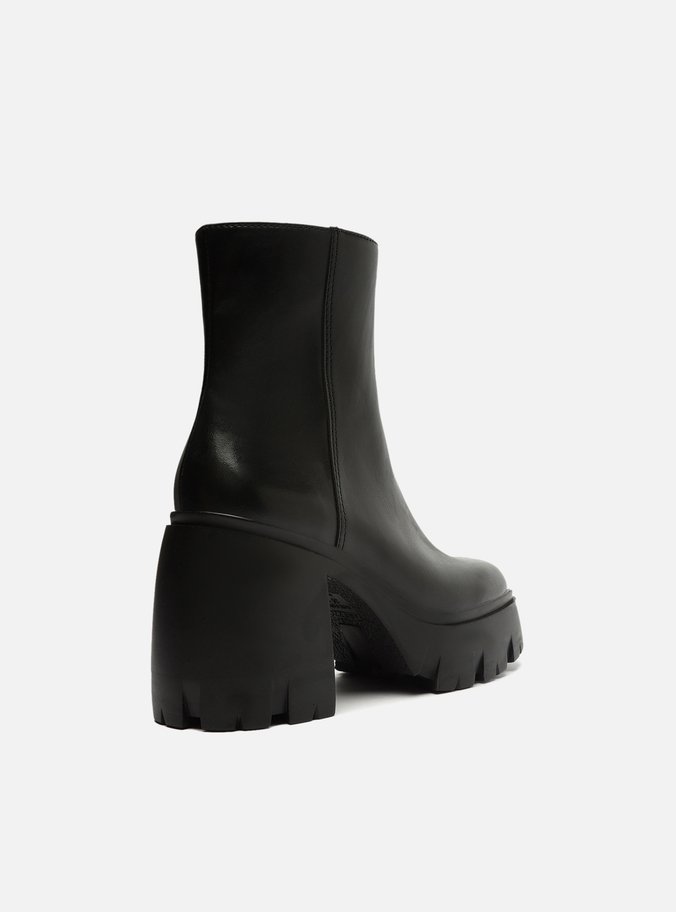 Bota Preta Couro Cano Médio Salto Bloco Tratorada