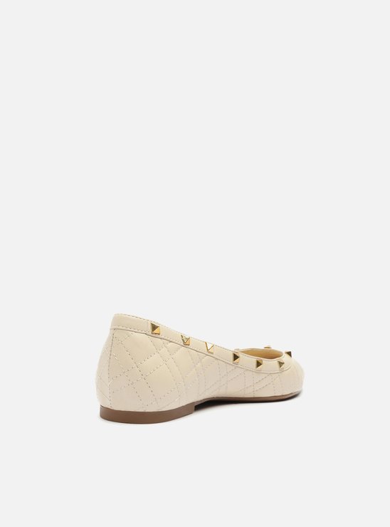 Sapatilha Off-White Matelassê Bico Fino Spikes