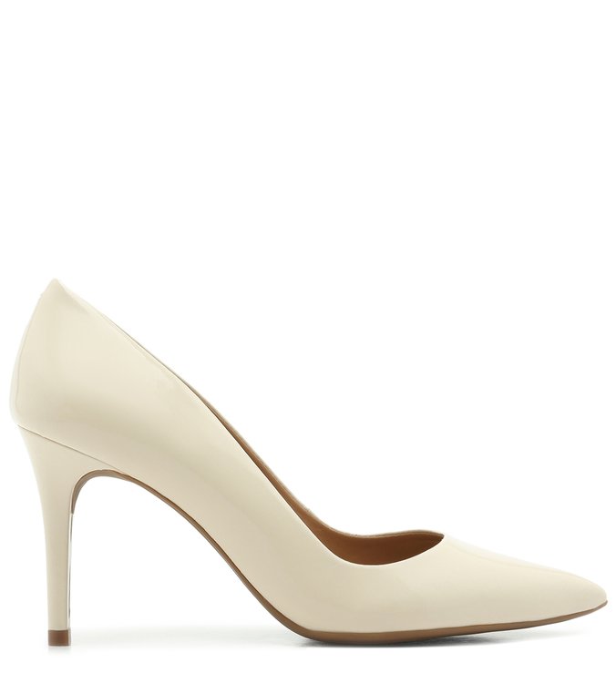 Scarpin Branco Verniz Salto Fino Bico Fino Off-White