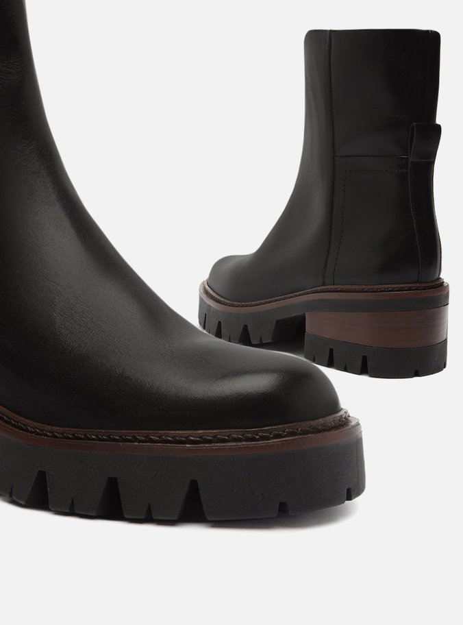 Bota Preta Couro Cano Médio Tratorada