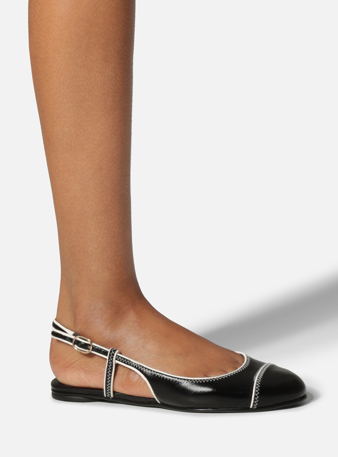 Sapatilha Preta Bico Redondo Fivela Slingback — foto 6