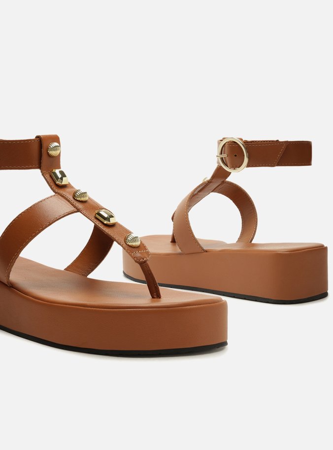 Sandália Marrom Flatform Tiras Aplicações