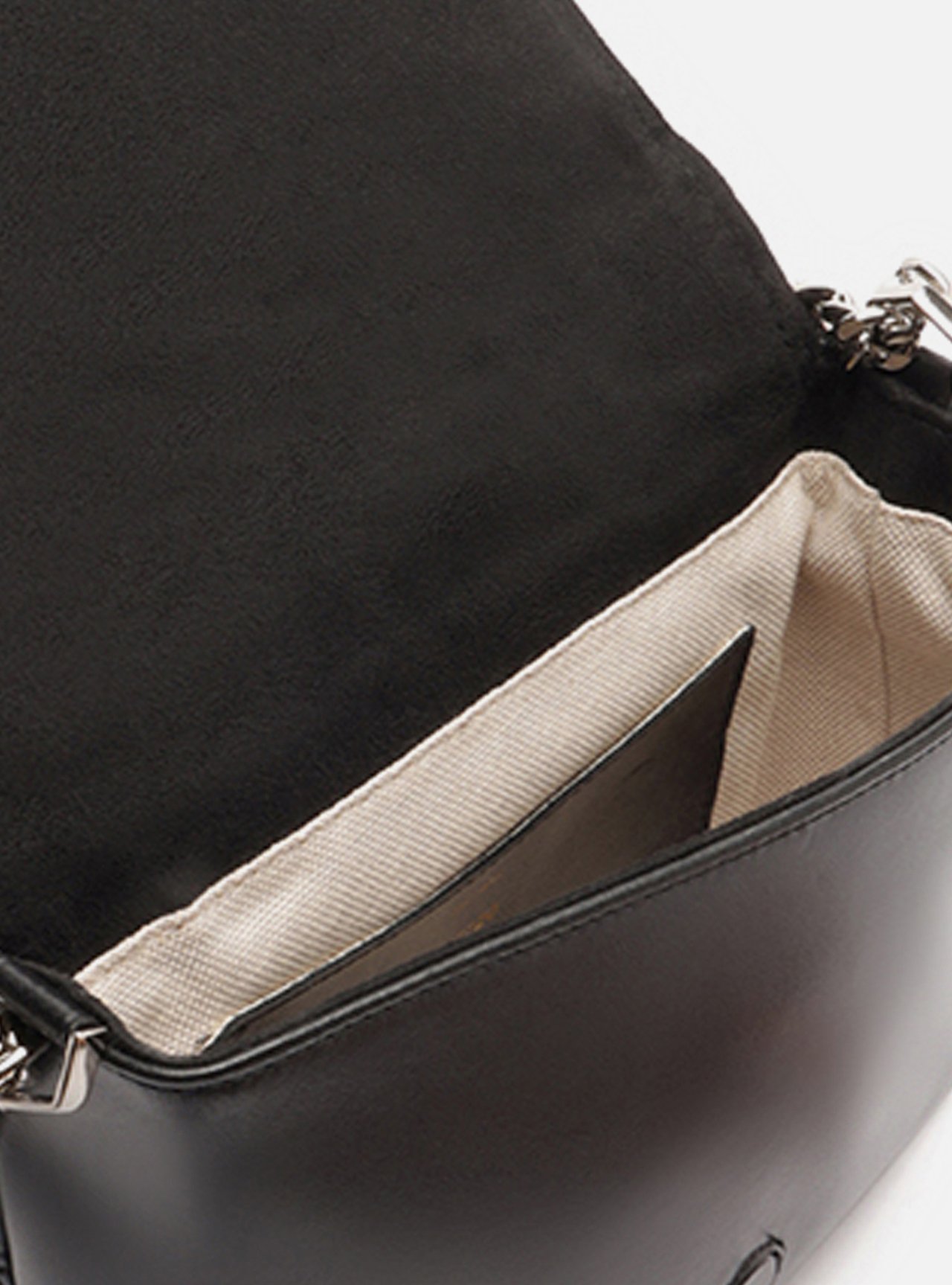 Bolsa Tiracolo Preta Couro Pequena Matelassê — foto 5