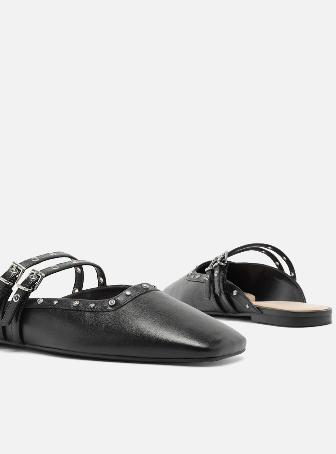 Mule Preto Nappa Bico Quadrado Fivela Tachas — foto 4
