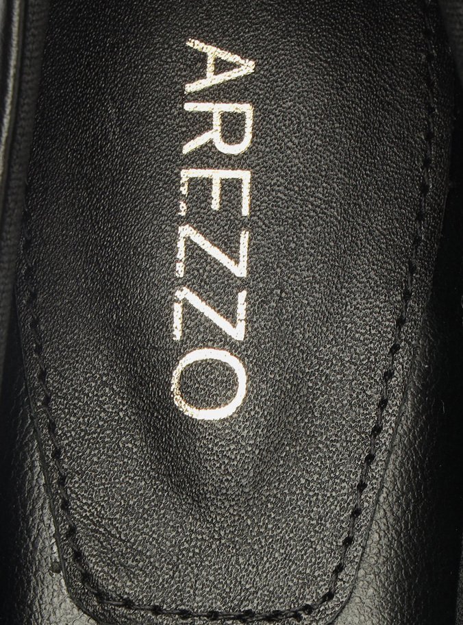 Scarpin Preto Couro Salto Baixo Laço Soft