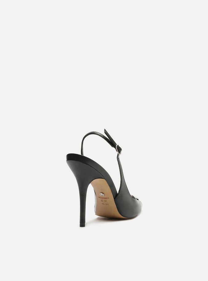 Scarpin Preto Couro Slingback Coração Metal