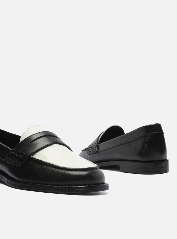Mocassim Preto Couro Bico Redondo Tira Branco