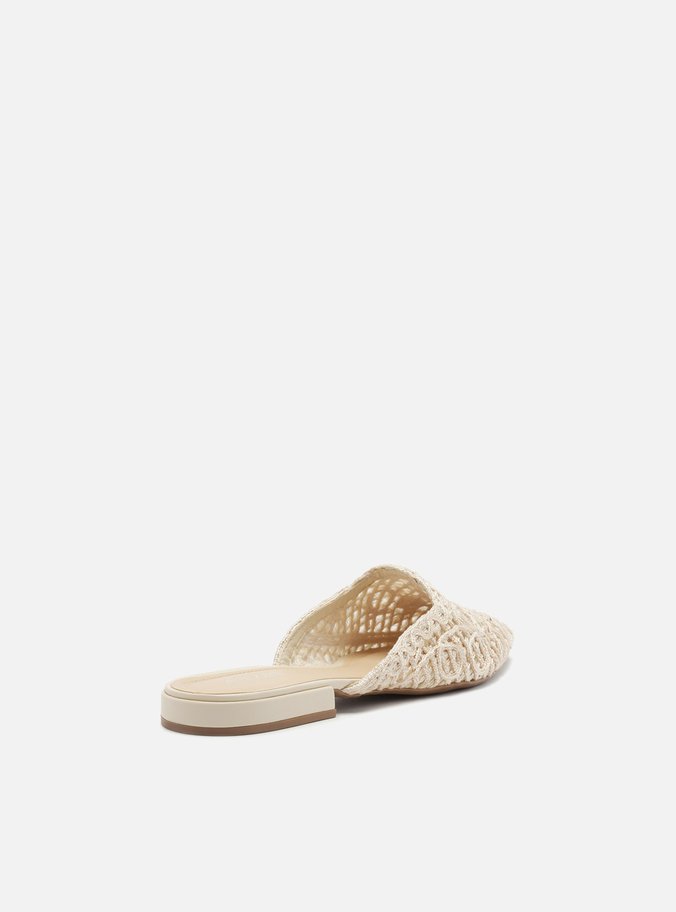 Mule Fechado Off-White Salto Rasteiro