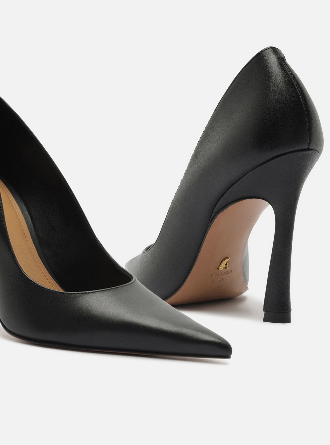 Scarpin Preto Couro Salto Fino — foto 4