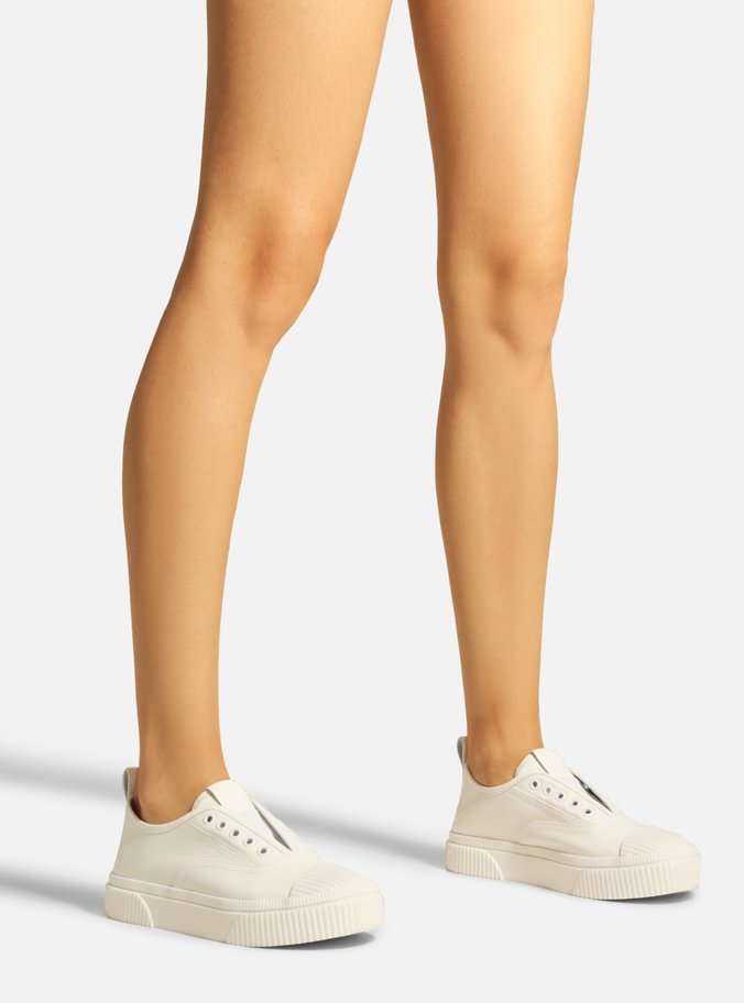 Tênis Slip On Branco Couro Ilhós