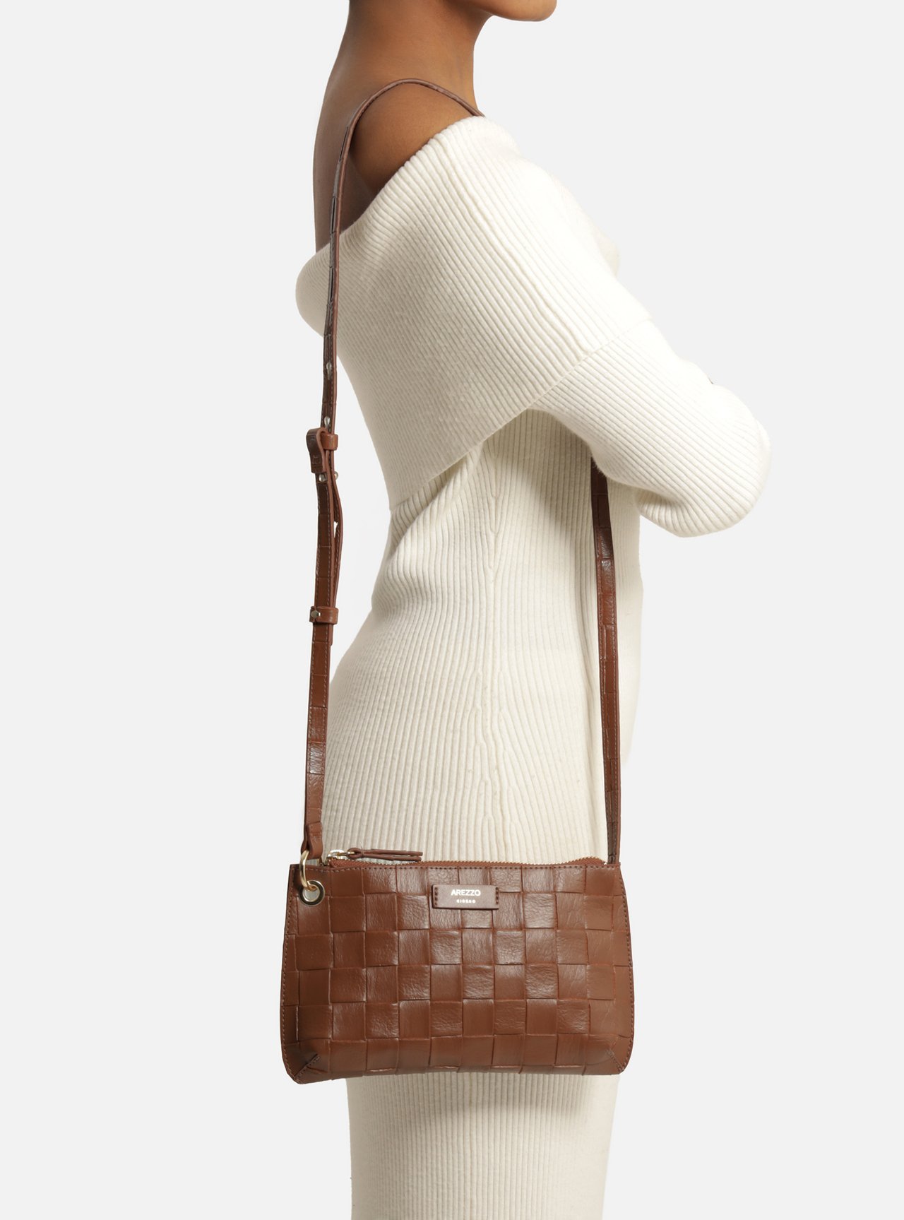 Bolsa Tiracolo Caramelo Tressê Pequena Tag — foto 6