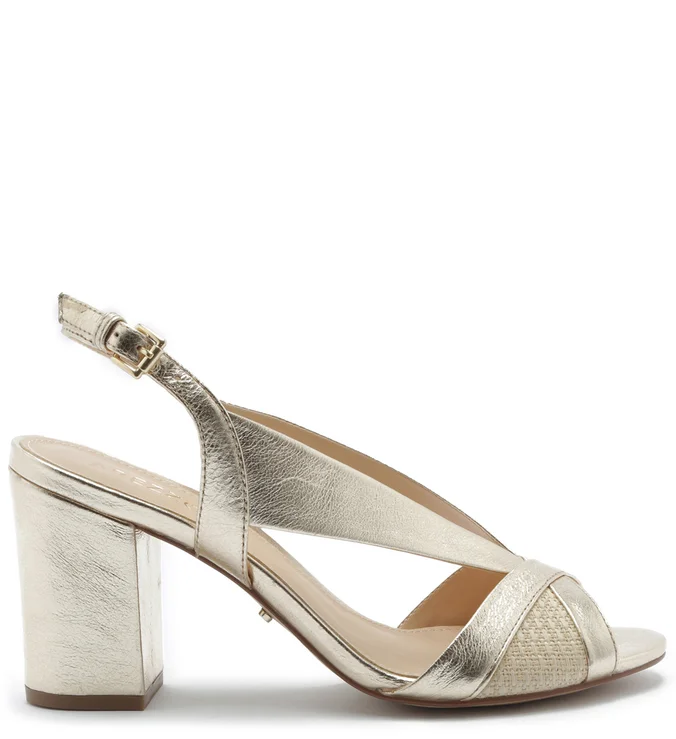 sandalia metalizada arezzo