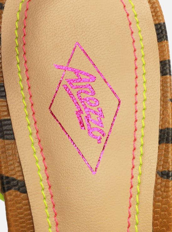 Scarpin Animal Print Salto Fino Tiras