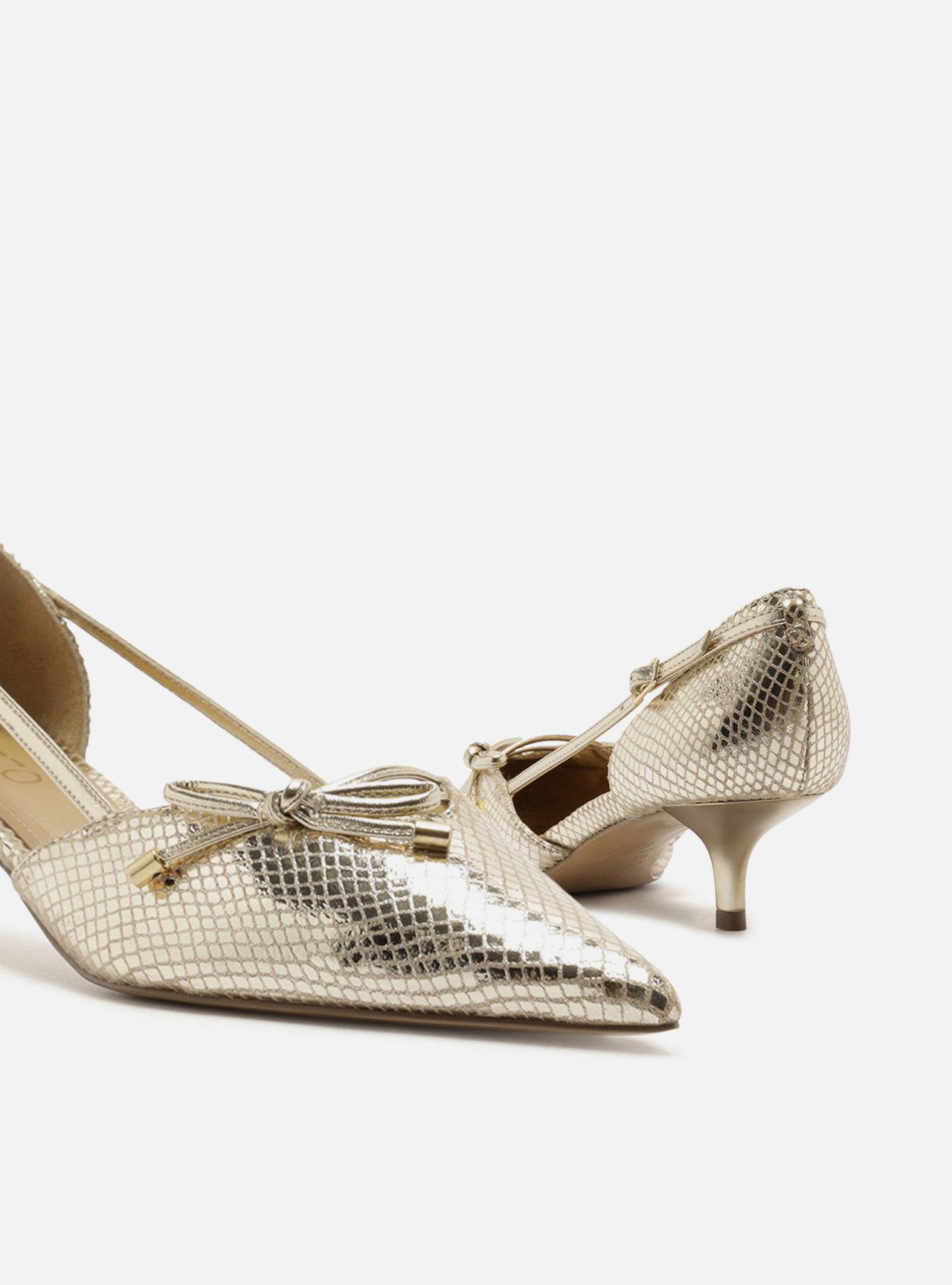 Scarpin Dourado Peep Toe Bico Fino — foto 4