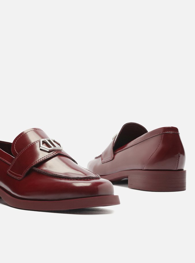 Mocassim Vermelho Bico Redondo Tira Metal