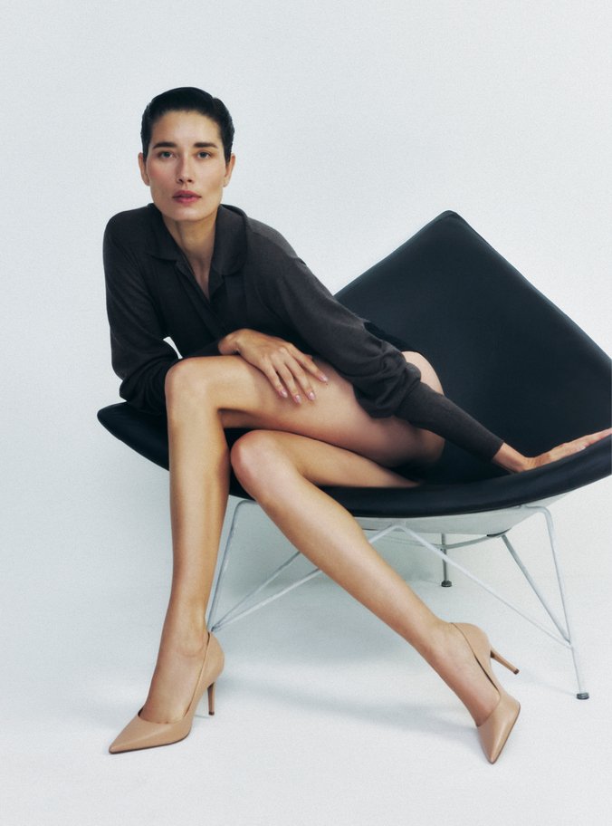 Scarpin Nude Couro Bico Fino Salto Médio