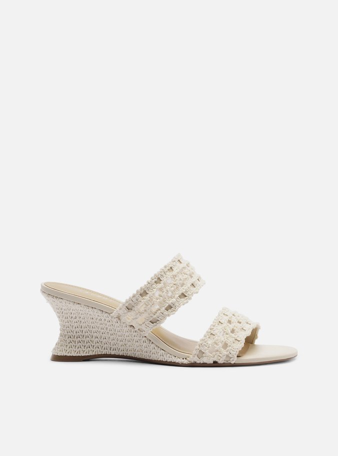 Sandália Off-White Anabela Salto Médio Tiras Crochê
