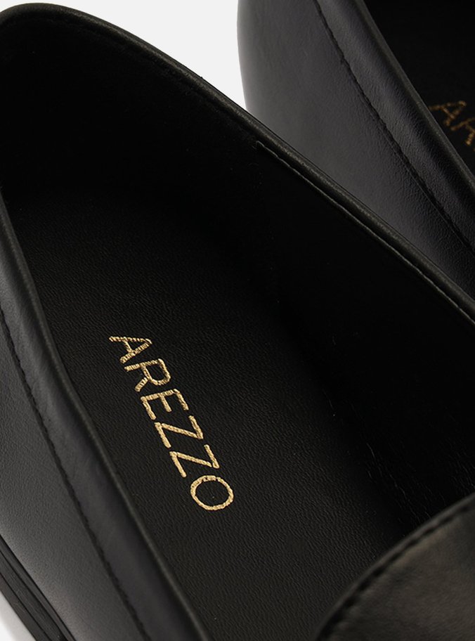 Mocassim Preto Couro Bico Redondo Corrente