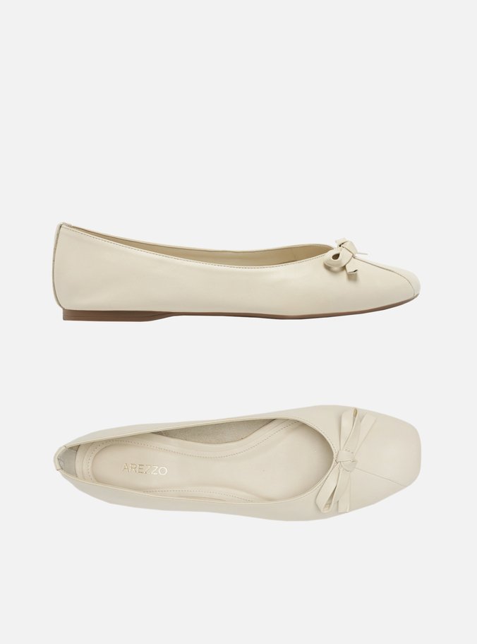 Sapatilha Off-White Couro Bico Quadrado Laço