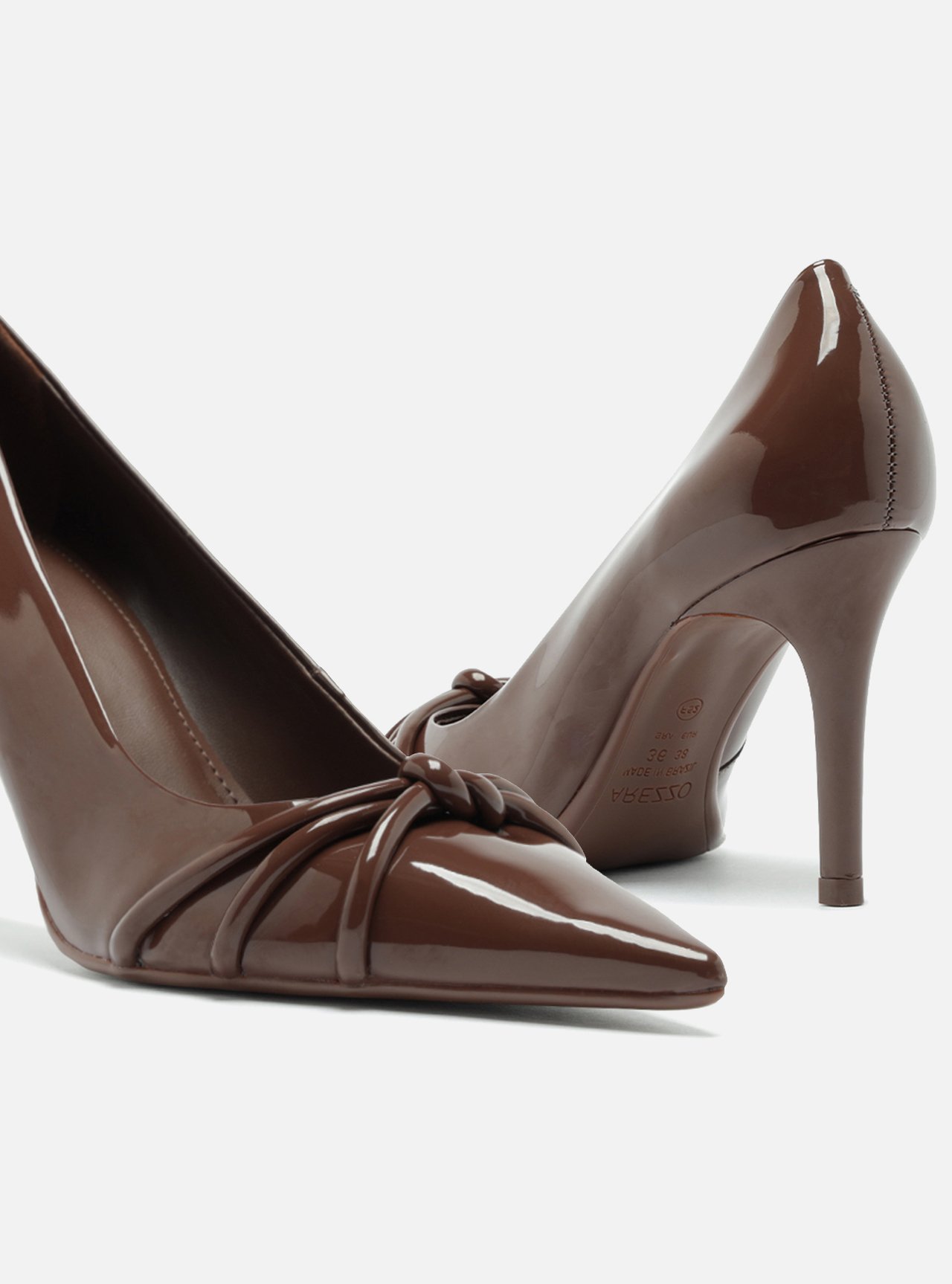 Scarpin Marrom Verniz Salto Fino Tiras — foto 4