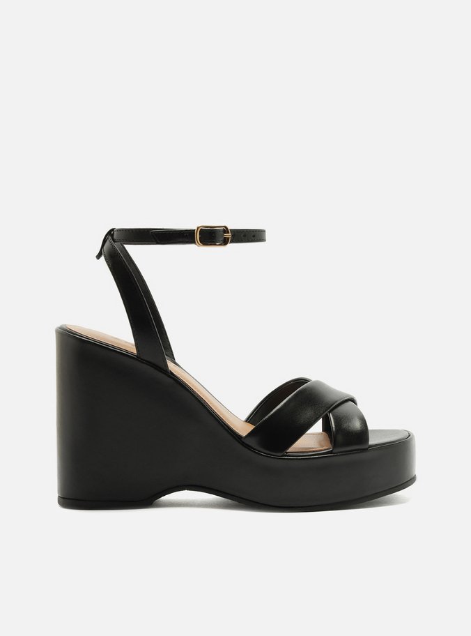 Sandália Preto Couro Bico Redondo Anabela