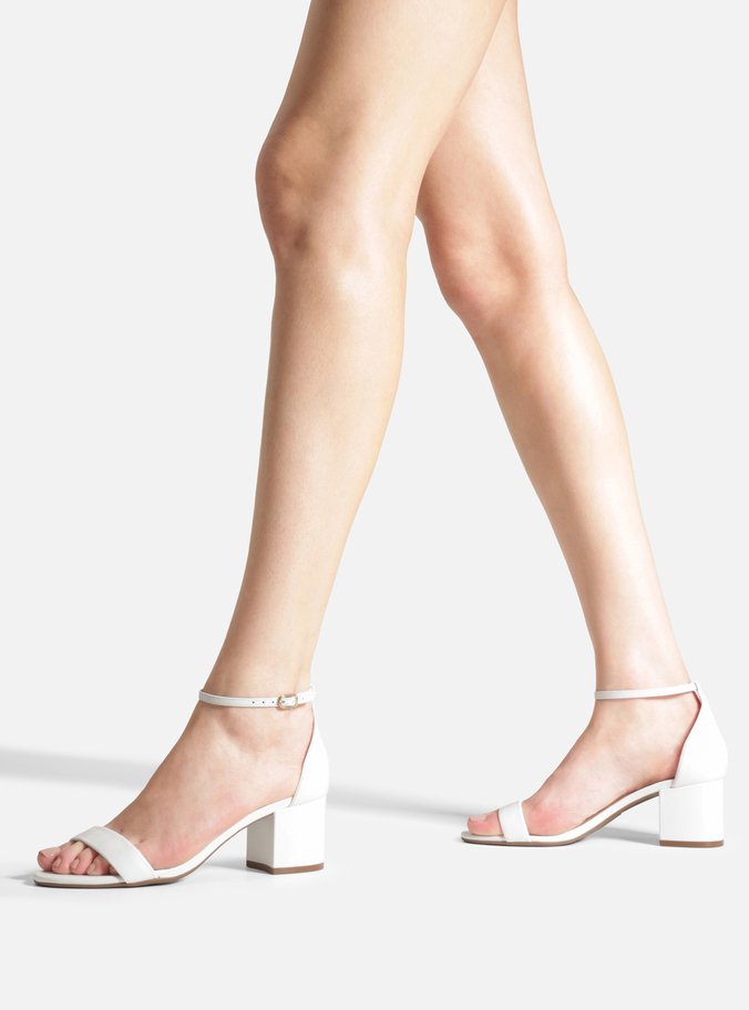 Sandália Branca Couro Salto Médio Bloco Isabelli